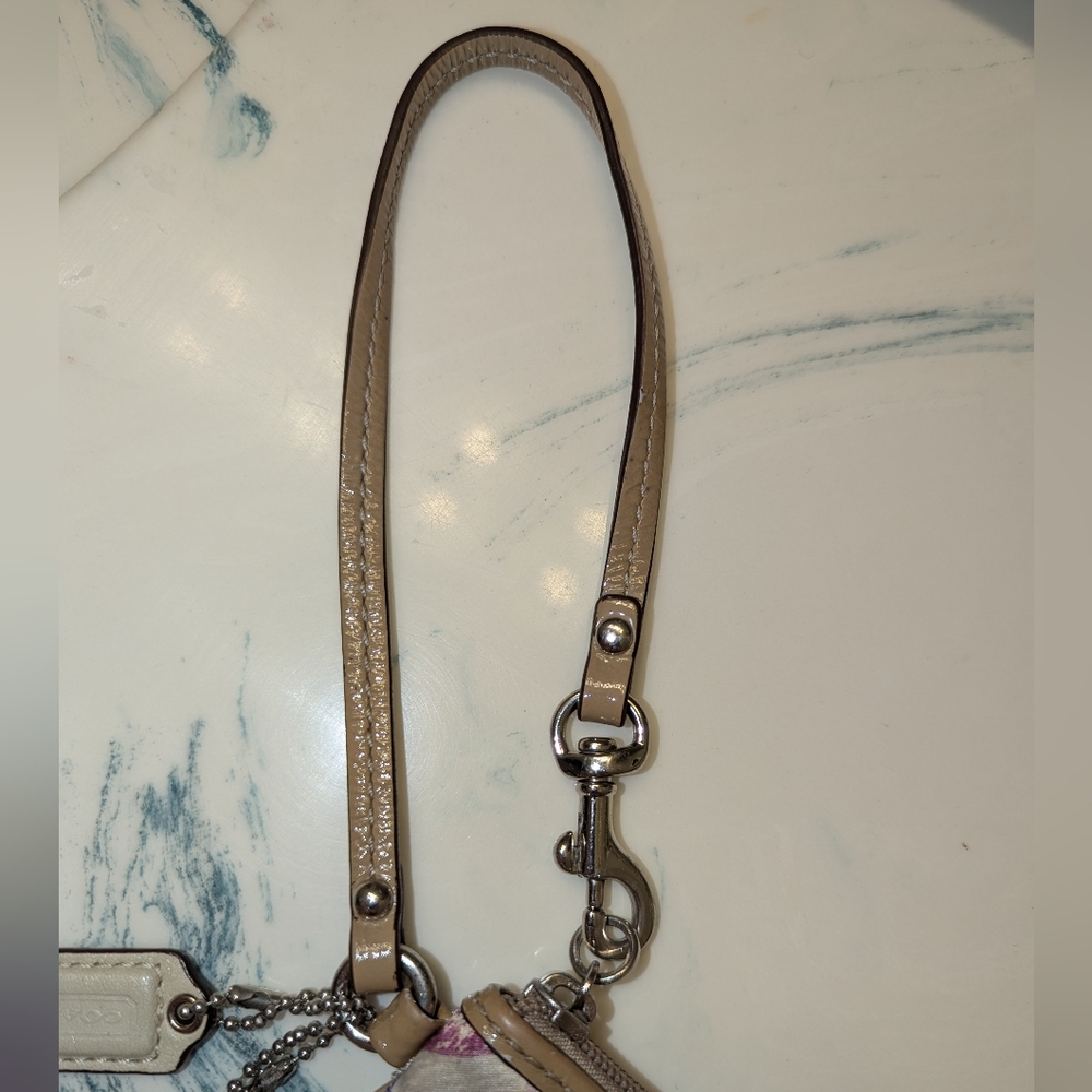 Coach Gesso Op Art Metallic Wristlet - Picture 11 of 16